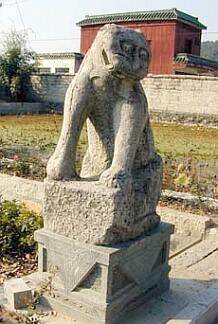 東林寺の謎狛犬