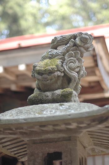 灯籠　羽黒神社