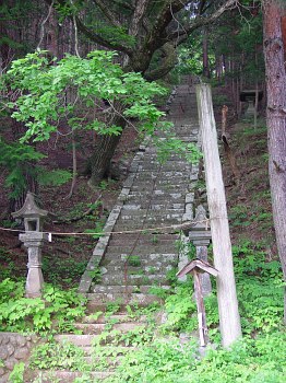 山神社への石段