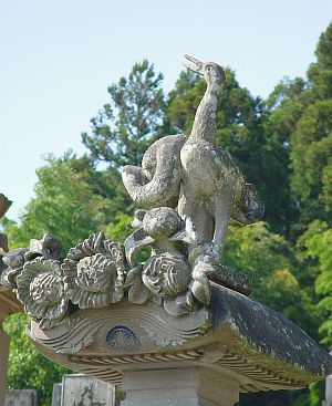 鶴の像