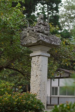 中野聖徳寺門柱