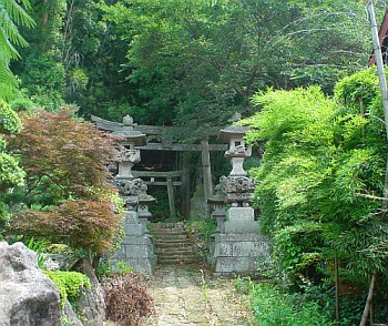 八雲神社の灯籠