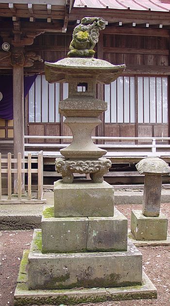 羽黒神社の灯籠